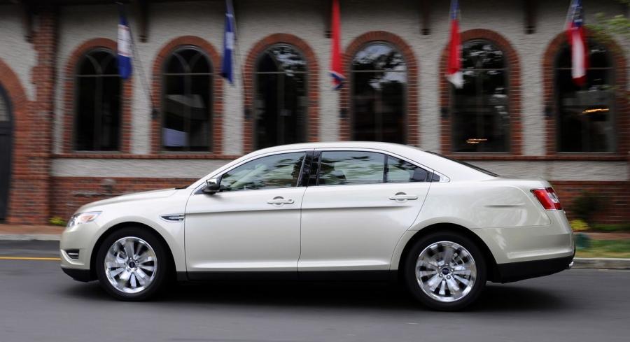  Ford Taurus 2010 года  (фото 54 из 161)